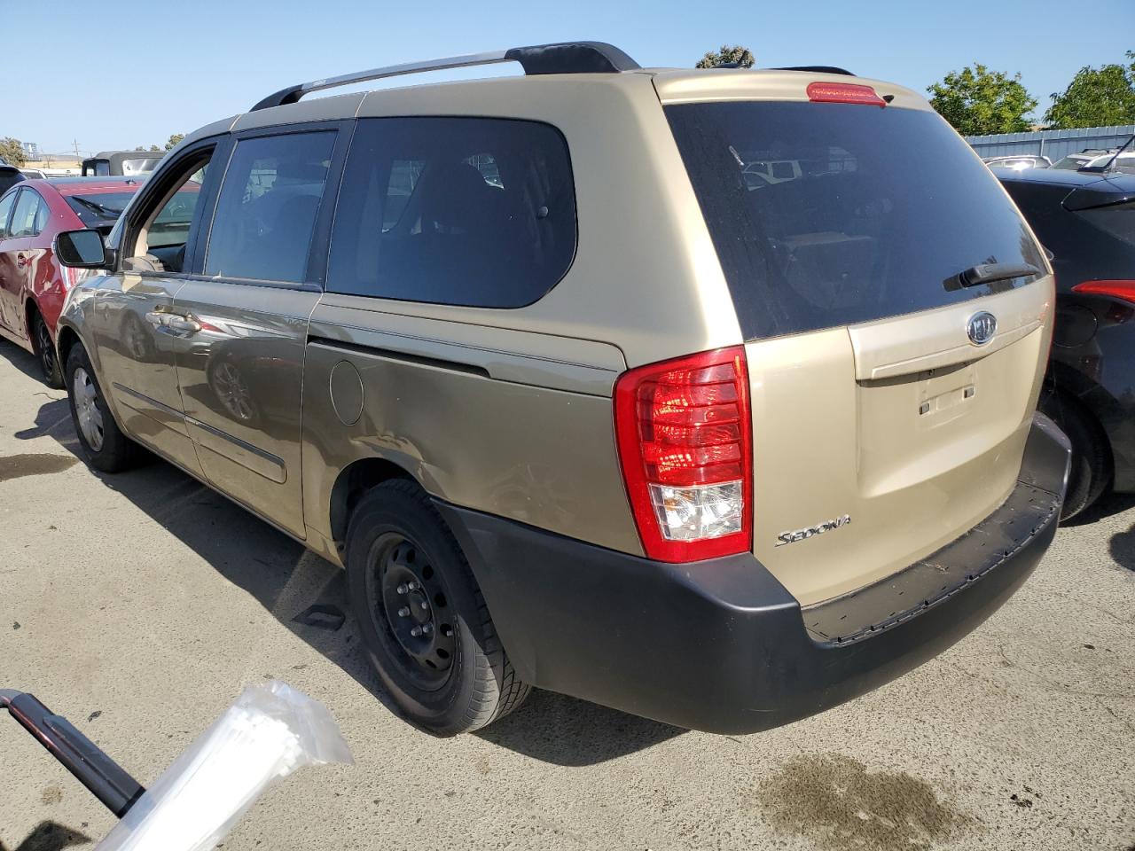 KNDMG4C72B6370850 2011 Kia Sedona Lx