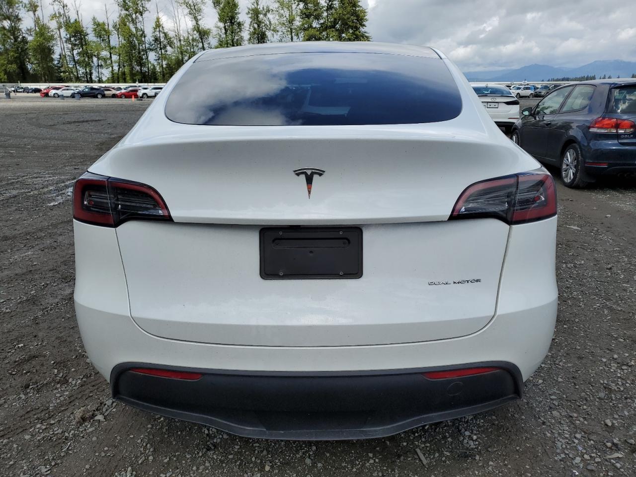 7SAYGAEE2PF827005 2023 Tesla Model Y