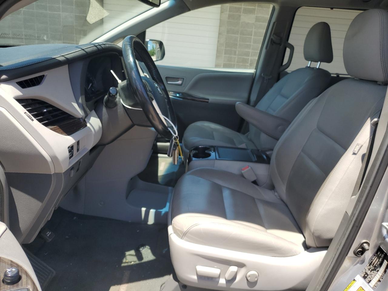 5TDYK3DC2FS553385 2015 Toyota Sienna Xle