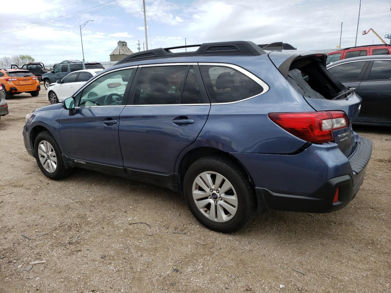 2018 Subaru Outback 2.5I Premium vin: 4S4BSAFC6J3347323