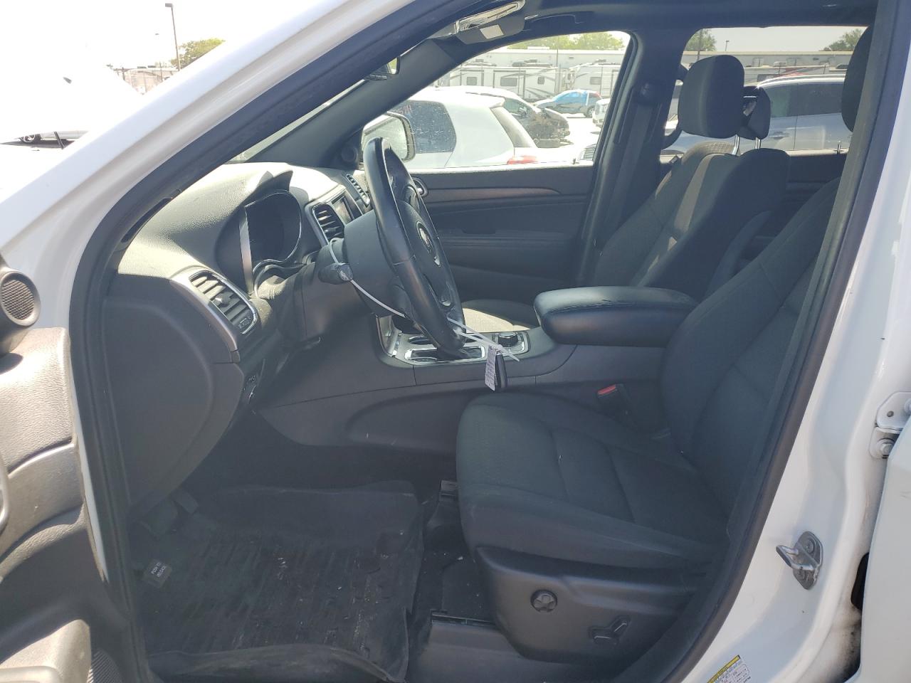 1C4RJFAG6JC467006 2018 Jeep Grand Cherokee Laredo