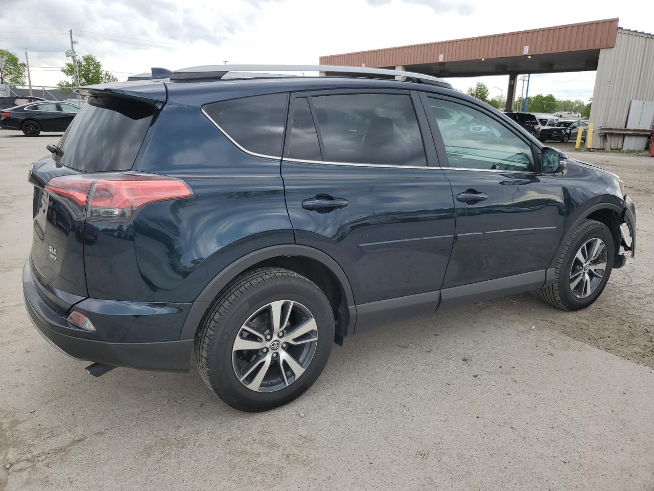 2T3RFREV0HW673022 2017 Toyota Rav4 Xle