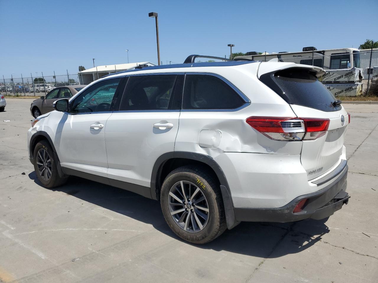 2019 Toyota Highlander Se vin: 5TDJZRFH3KS624841