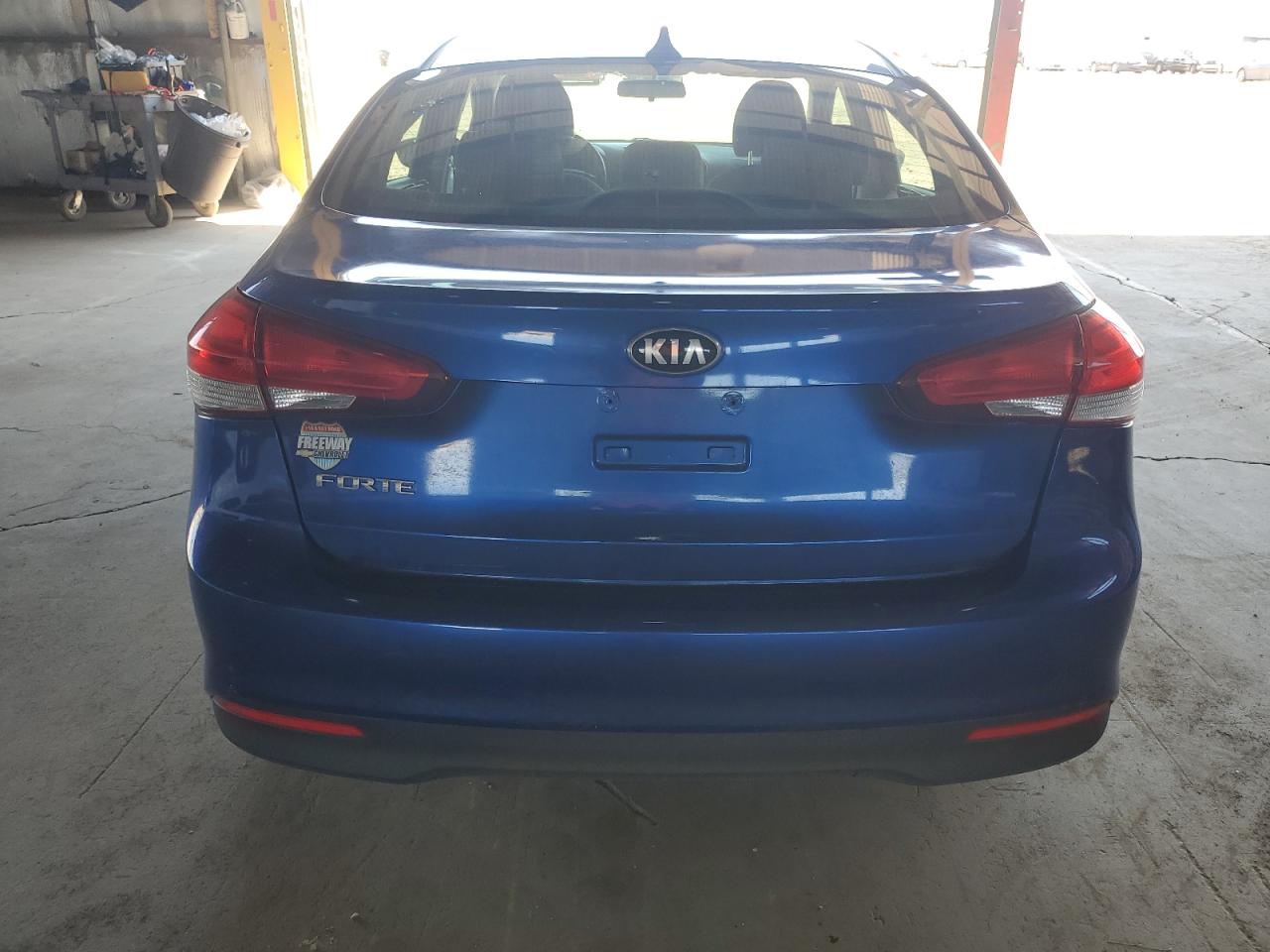 3KPFK4A70JE210596 2018 Kia Forte Lx