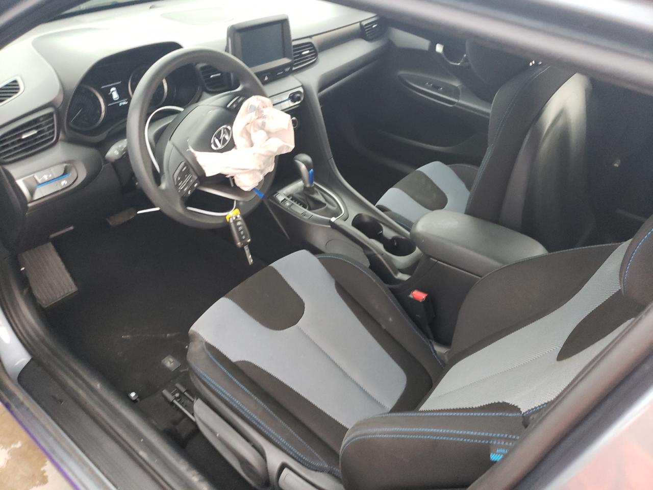 KMHTG6AF4KU003330 2019 Hyundai Veloster Base