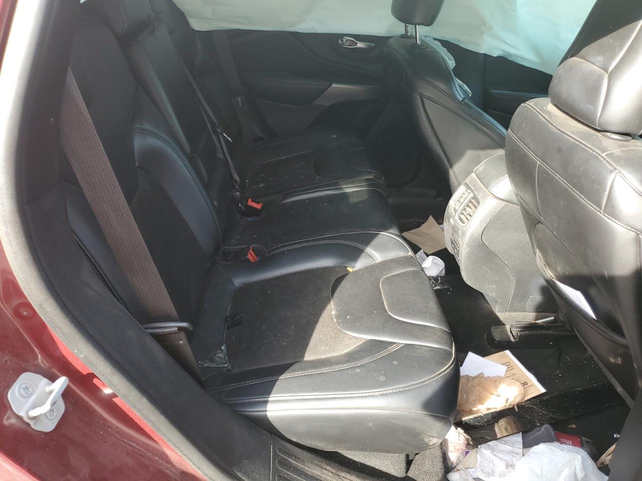 1C4PJMLBXKD486053 2019 Jeep Cherokee Latitude Plus