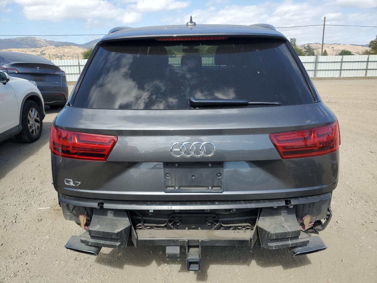 WA1LHAF72KD023656 2019 Audi Q7 Premium Plus