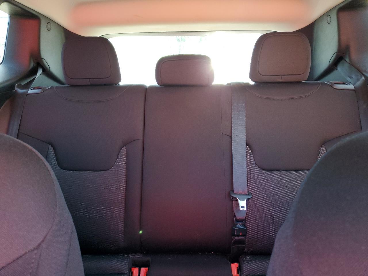 ZACCJABW9GPE16389 2016 Jeep Renegade Latitude