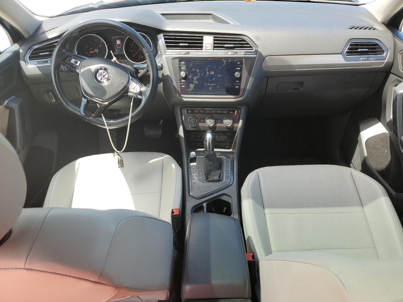 3VV3B7AX8KM137555 2019 Volkswagen Tiguan Se