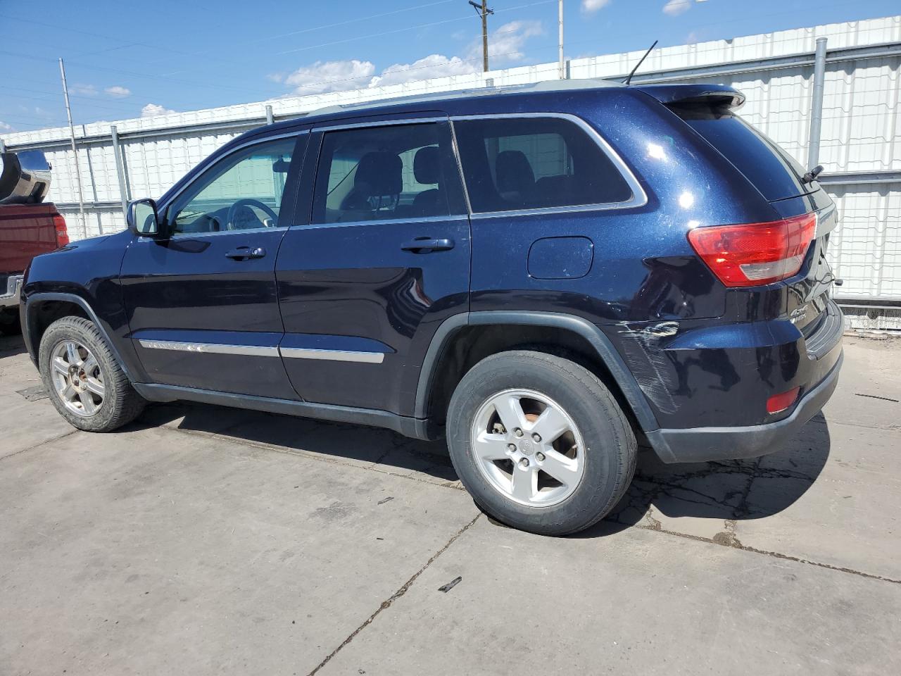 1J4RR4GG1BC572102 2011 Jeep Grand Cherokee Laredo