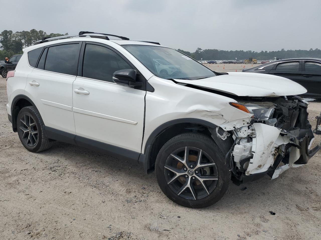 JTMNFREV3JJ730459 2018 Toyota Rav4 Se