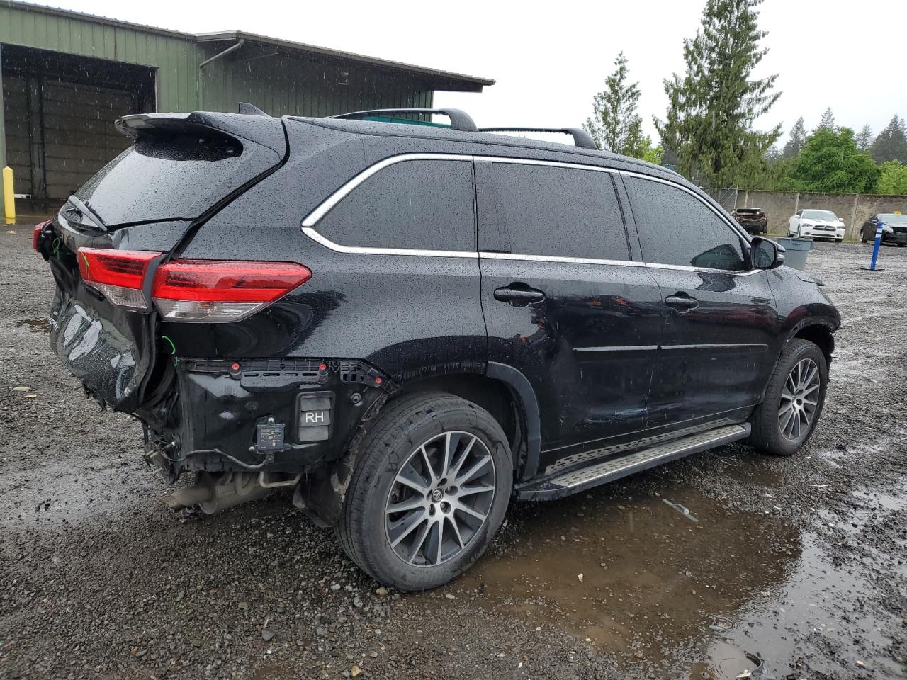 5TDKZRFHXJS542866 2018 Toyota Highlander Se