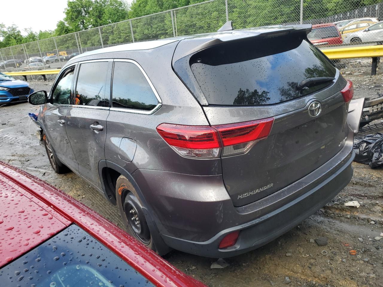 5TDJZRFH7JS538396 2018 Toyota Highlander Se