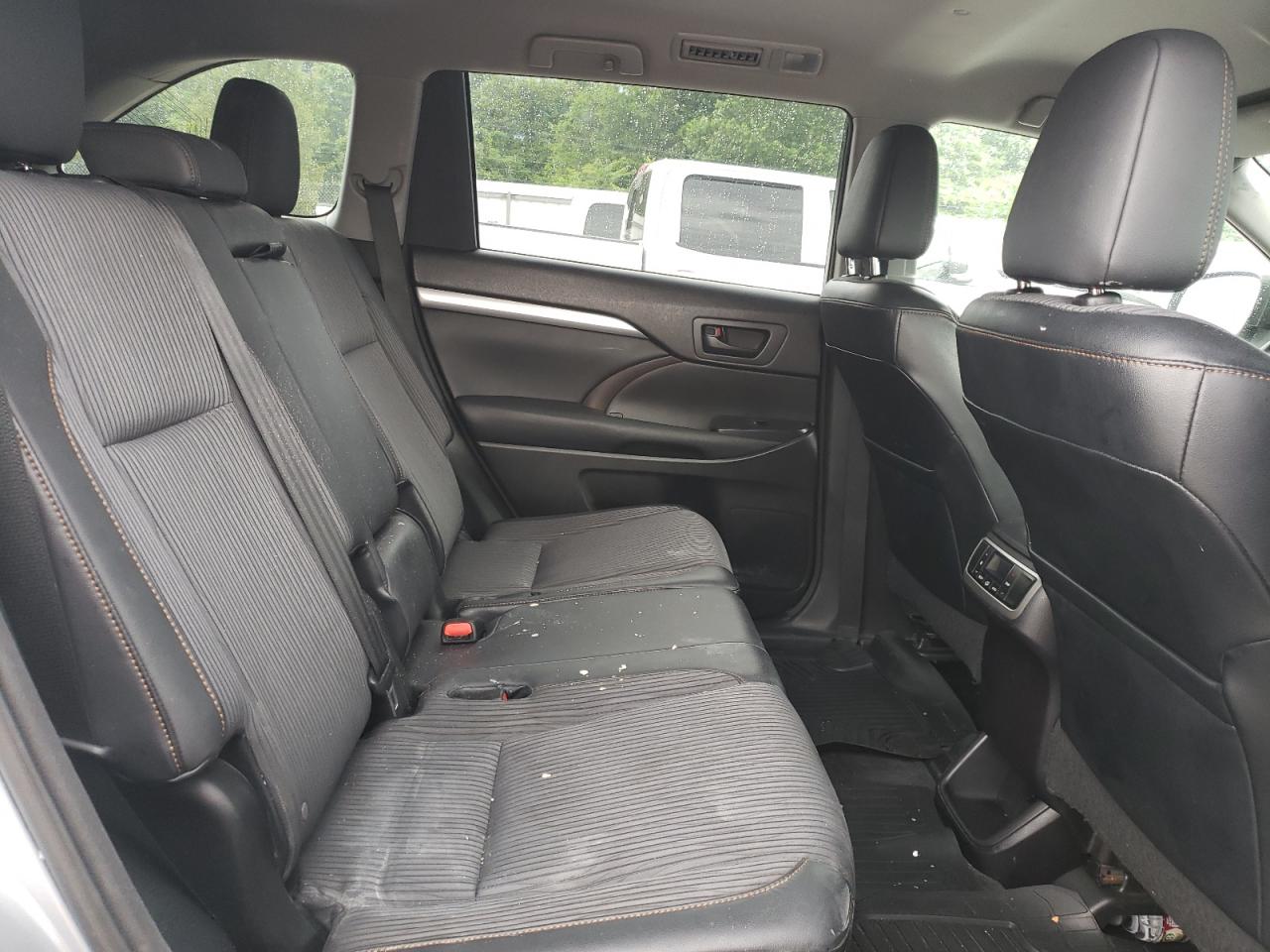 5TDBKRFH3ES047757 2014 Toyota Highlander Le