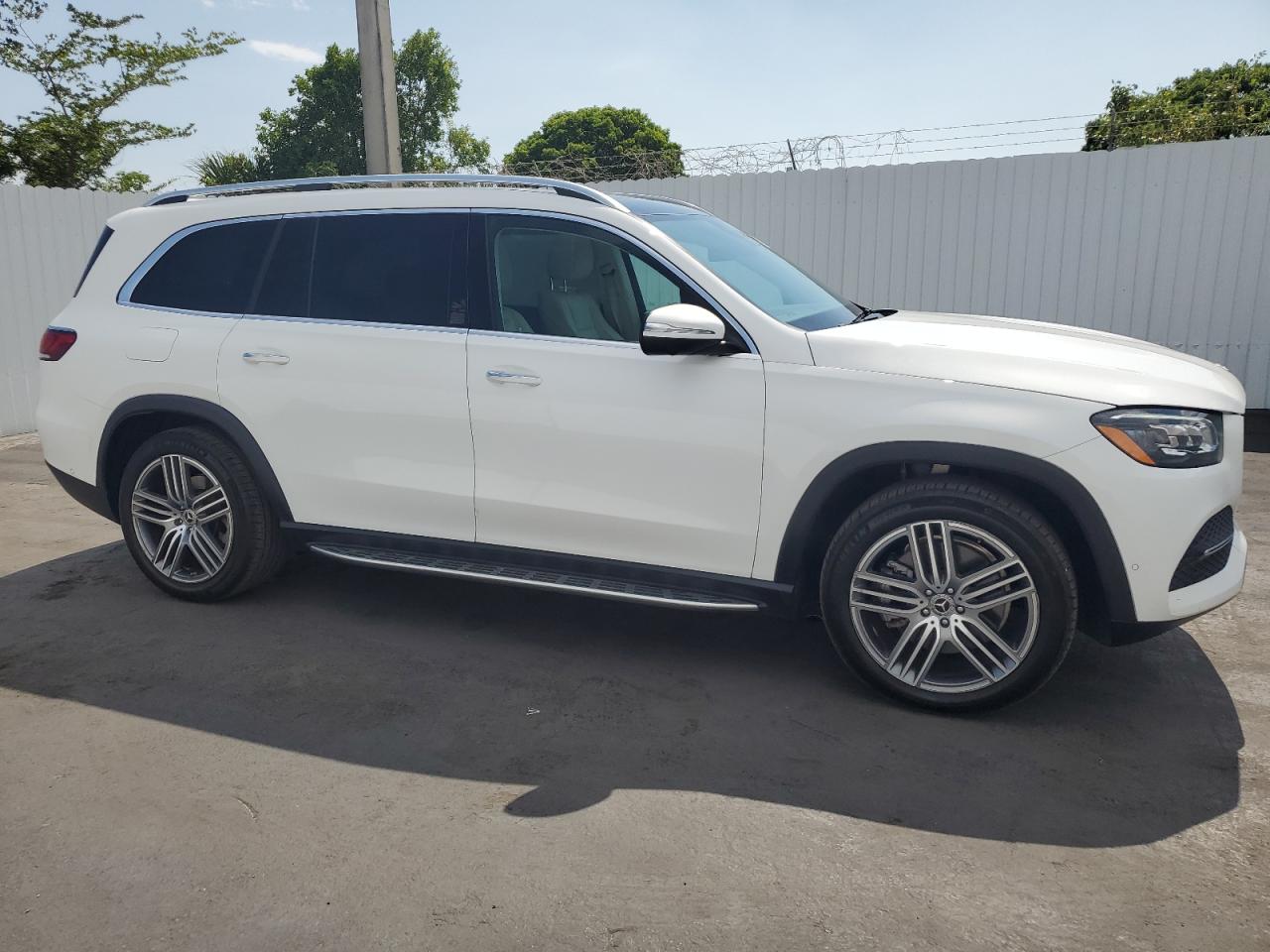 2022 Mercedes-Benz Gls 450 4Matic vin: 4JGFF5KE8NA728483