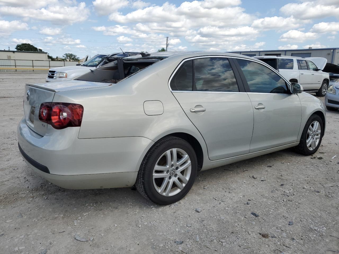 3VWAL7AJ4AM072228 2010 Volkswagen Jetta Tdi