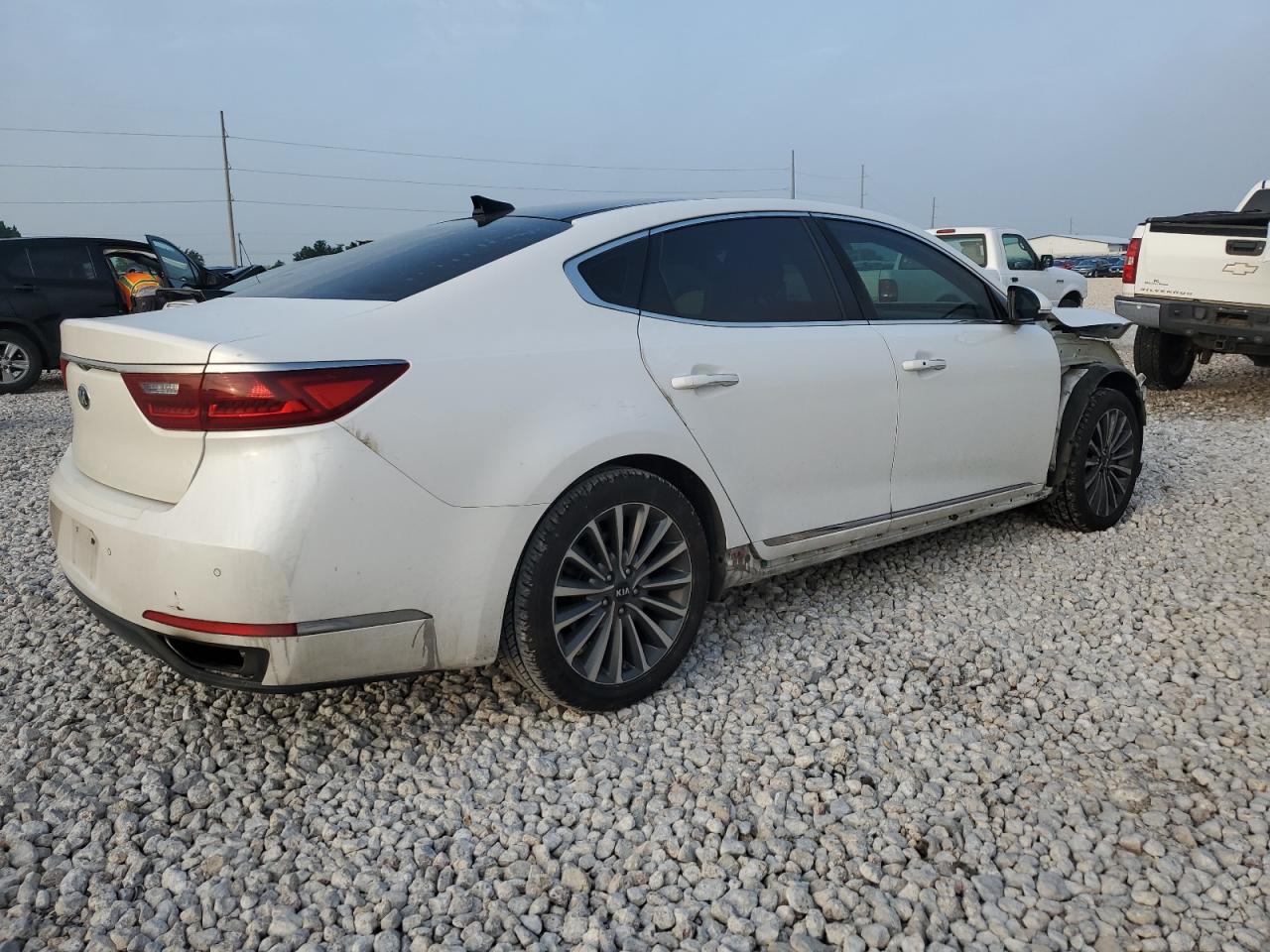 KNALC4J13H5043021 2017 Kia Cadenza Premium