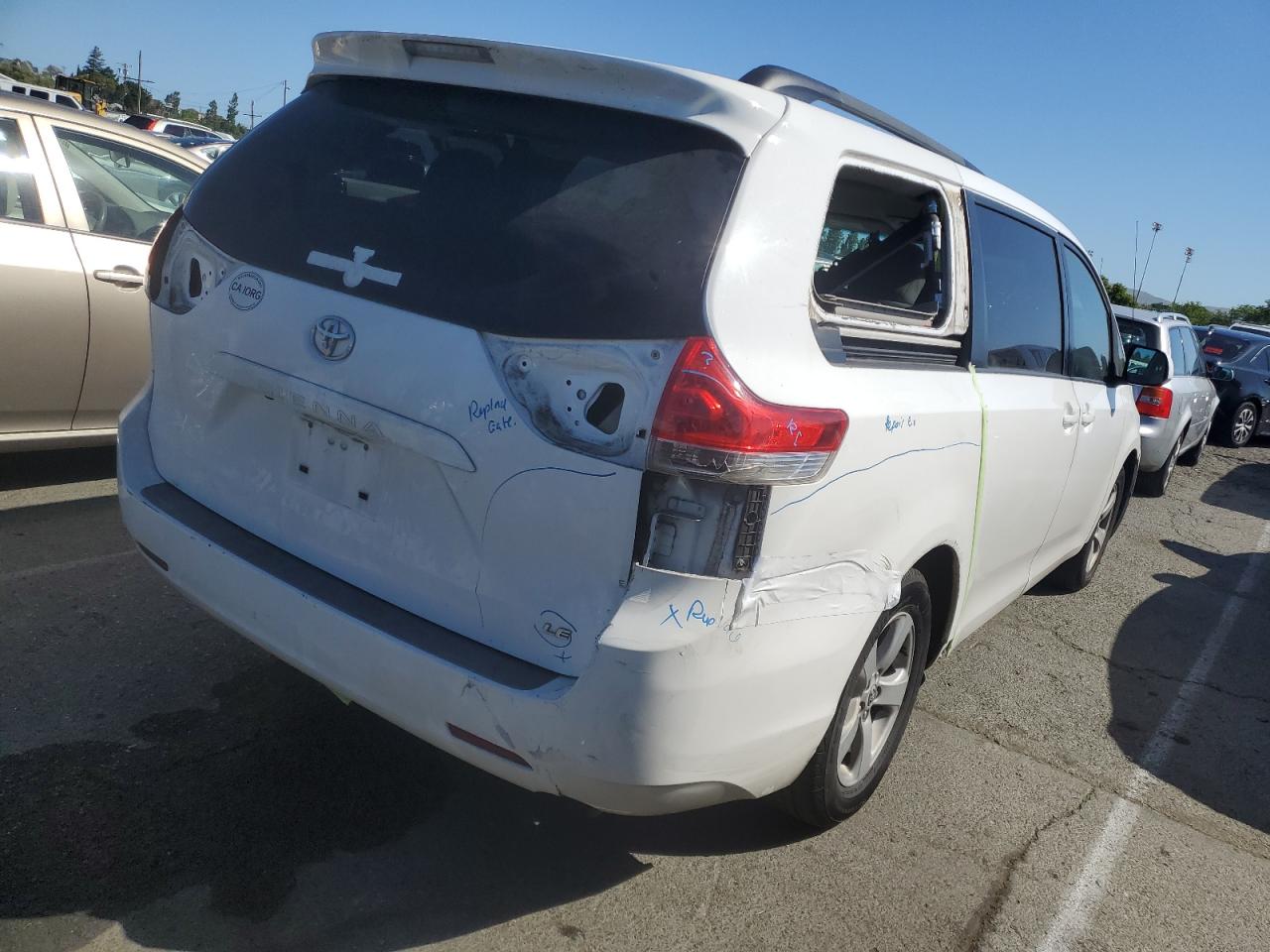 5TDKK3DC0BS012142 2011 Toyota Sienna Le