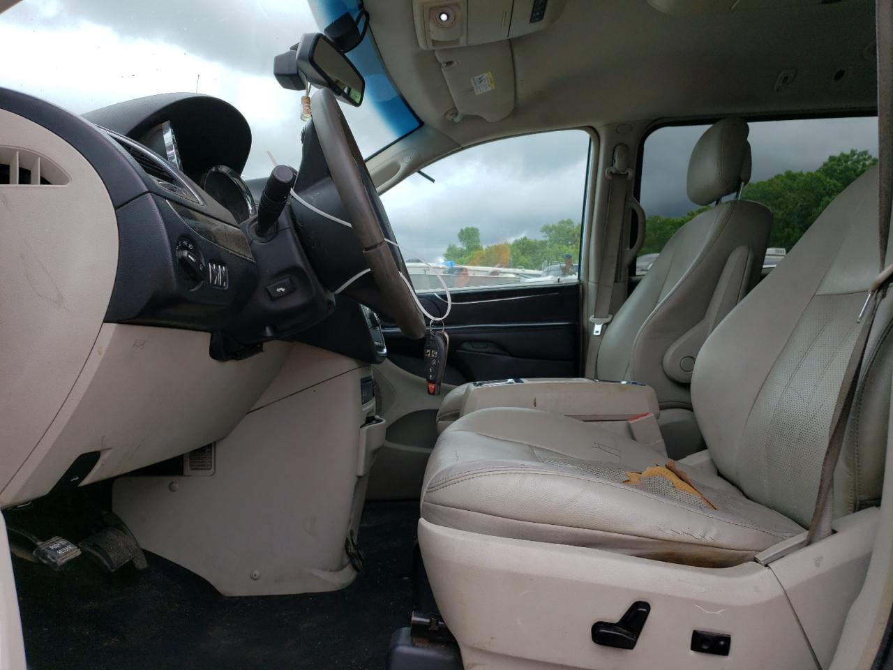 2A4RR8DG6BR705858 2011 Chrysler Town & Country Touring L