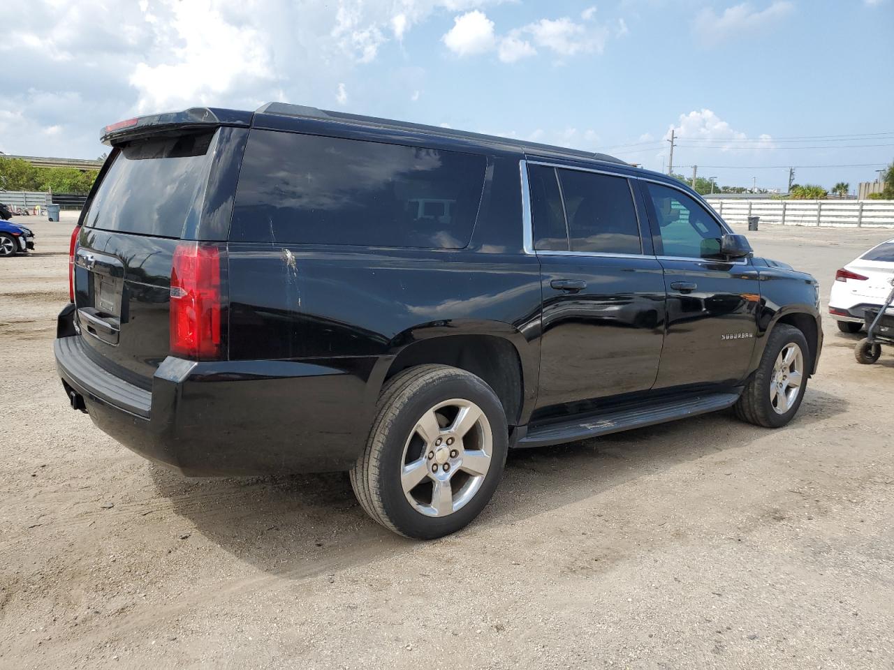 2017 Chevrolet Suburban C1500 Ls vin: 1GNSCGKC8HR331780