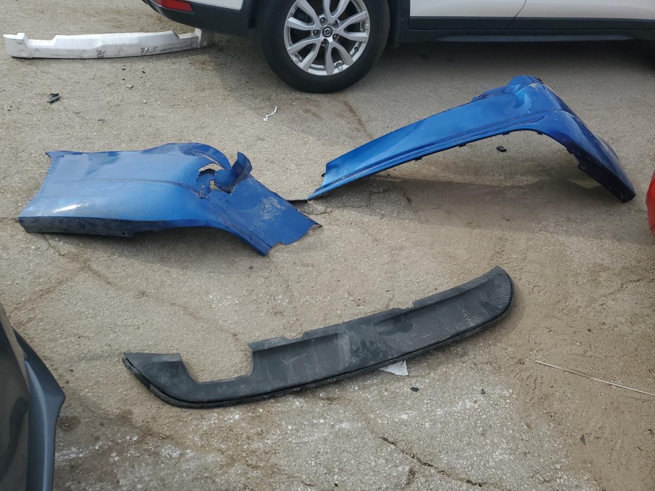 3FAHP0HA6BR221073 2011 Ford Fusion Se