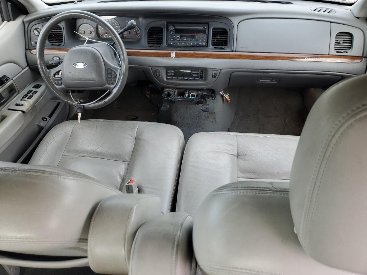 2FAFP74W84X116122 2004 Ford Crown Victoria Lx