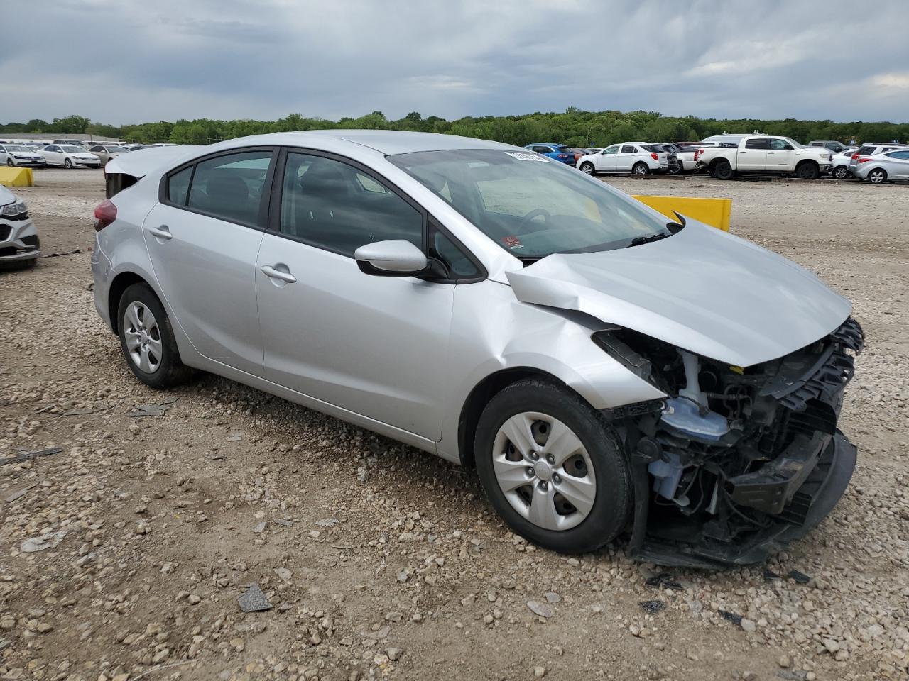 2018 Kia Forte Lx vin: 3KPFK4A75JE235641