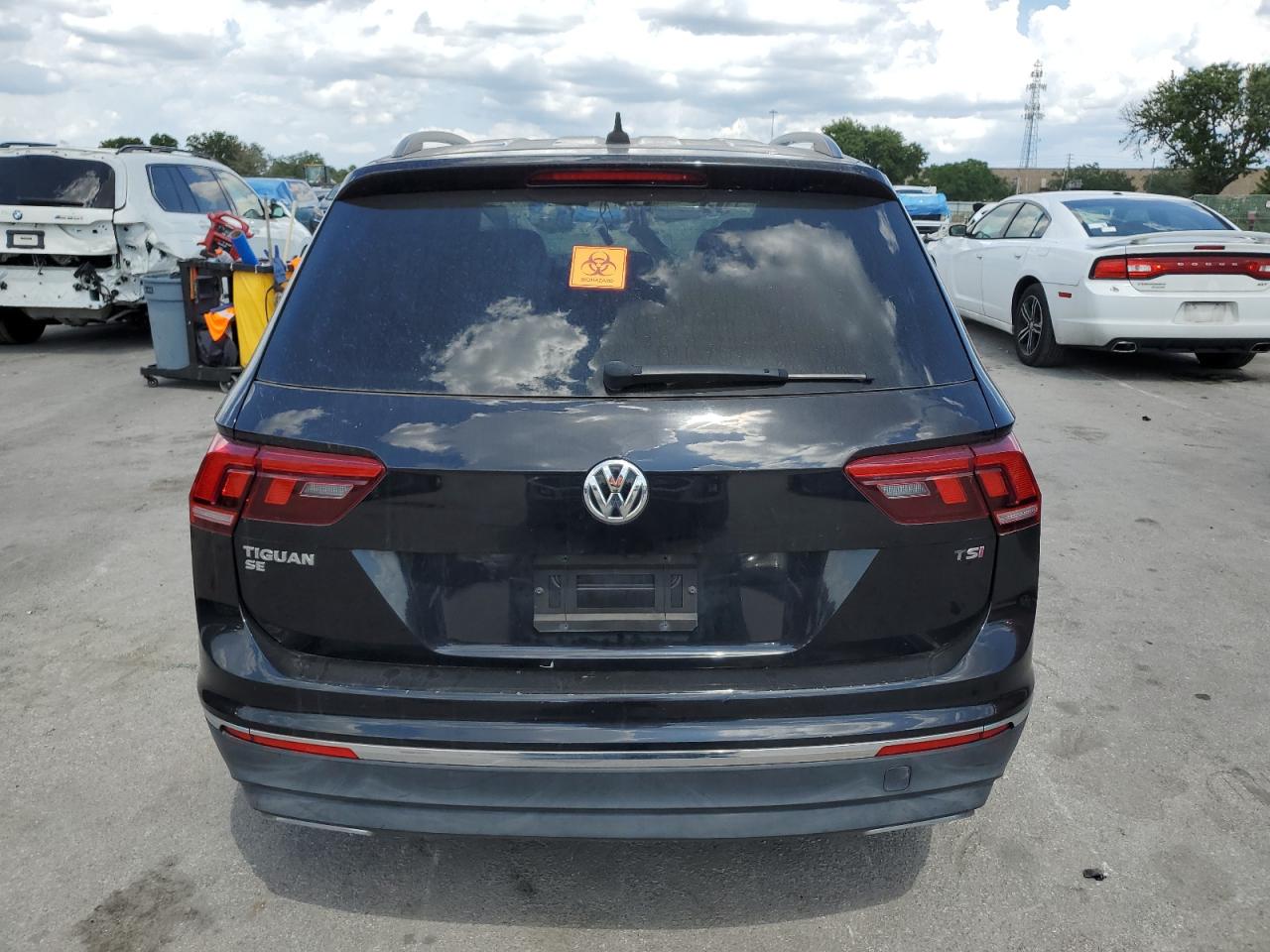 2018 Volkswagen Tiguan Se vin: 3VV3B7AX3JM053822