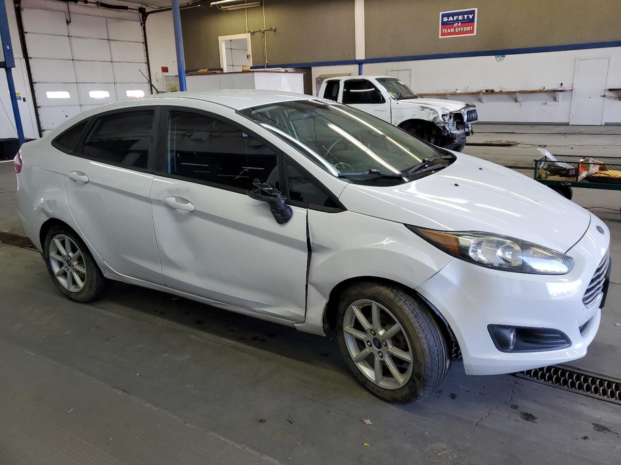 3FADP4BJ1FM159275 2015 Ford Fiesta Se