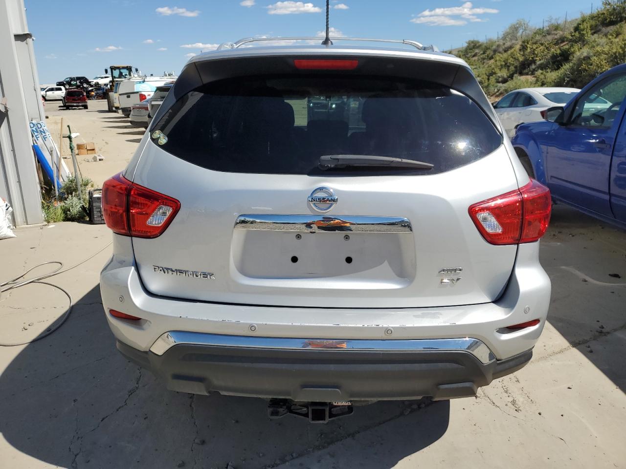 2018 Nissan Pathfinder S vin: 5N1DR2MM9JC615741