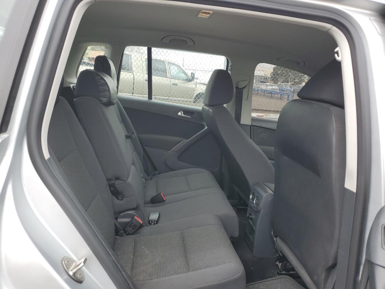 2012 Volkswagen Tiguan S vin: WVGBV7AX0CW559561