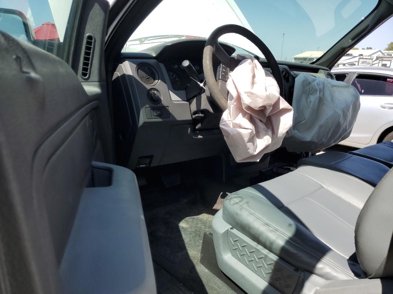 1FTNF1CFXBKE19166 2011 Ford F150