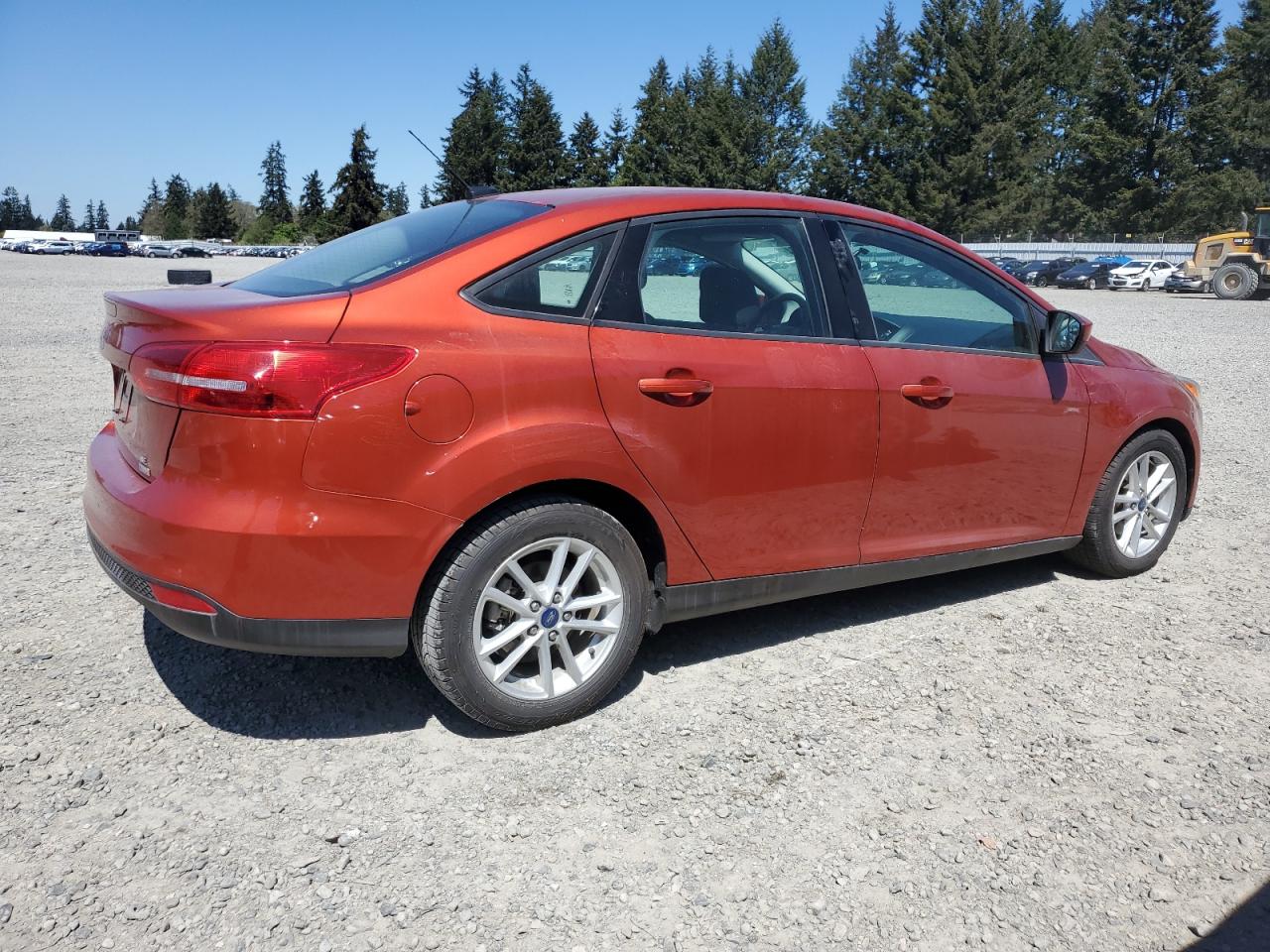 2018 Ford Focus Se vin: 1FADP3FE9JL293484