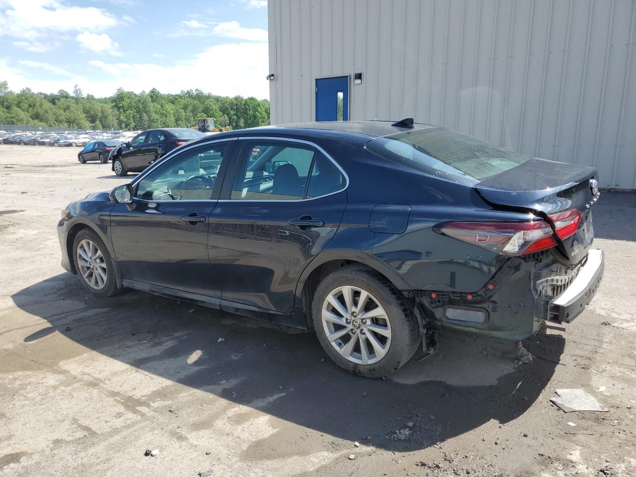 2021 Toyota Camry Le vin: 4T1C11BK3MU026827