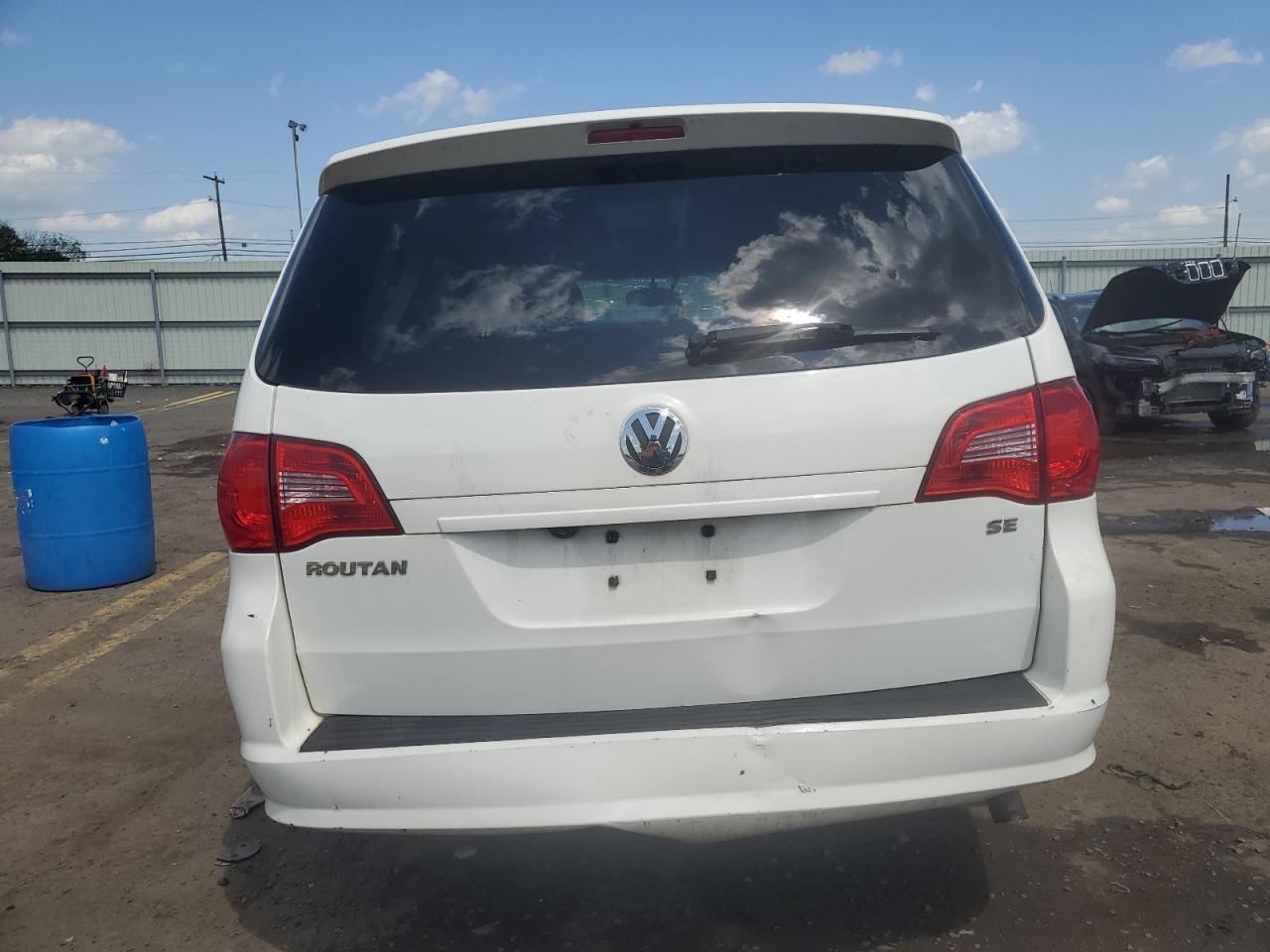 2C4RVABG7CR393580 2012 Volkswagen Routan Se