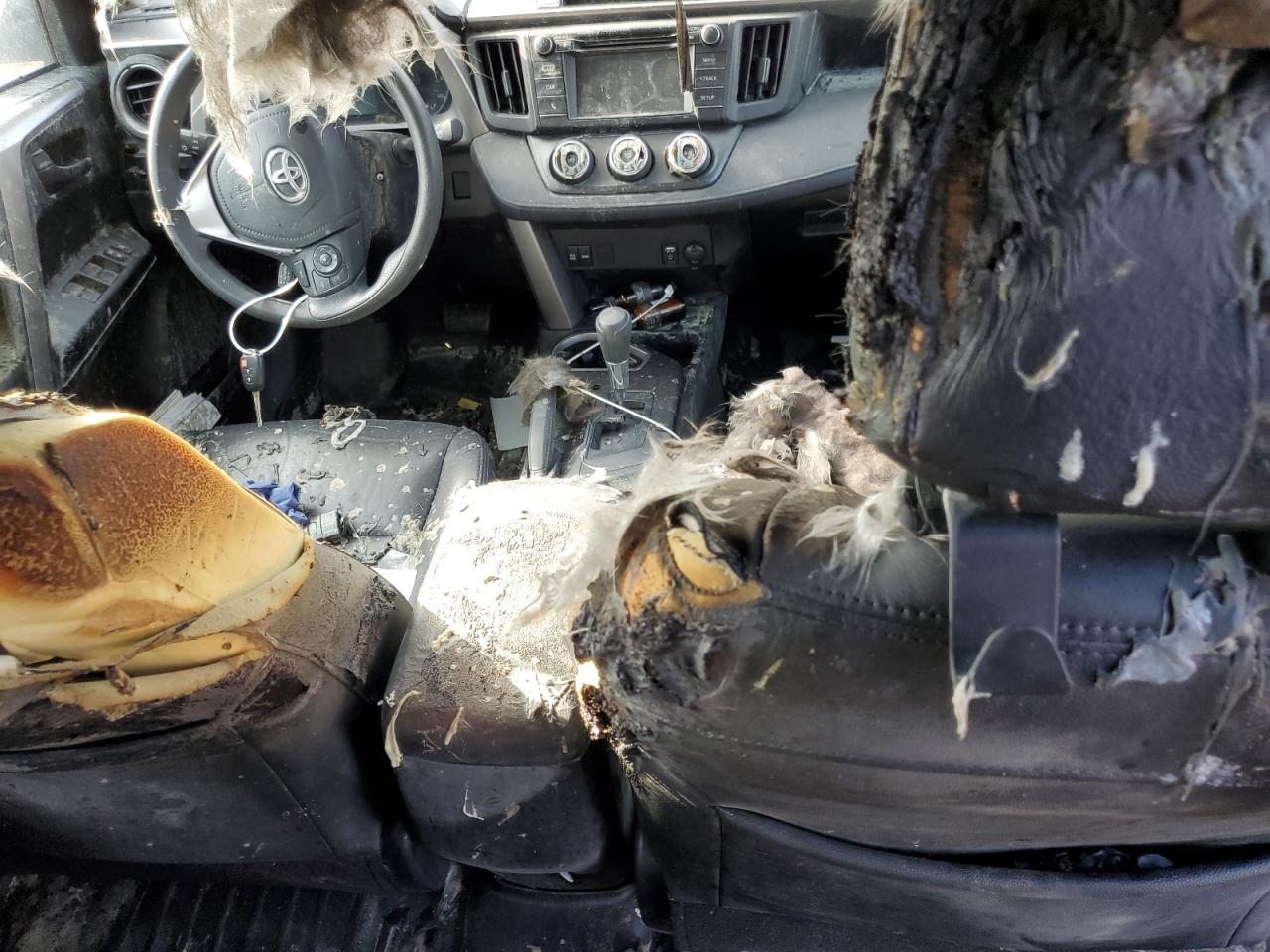 JTMZFREV8HJ136087 2017 Toyota Rav4 Le