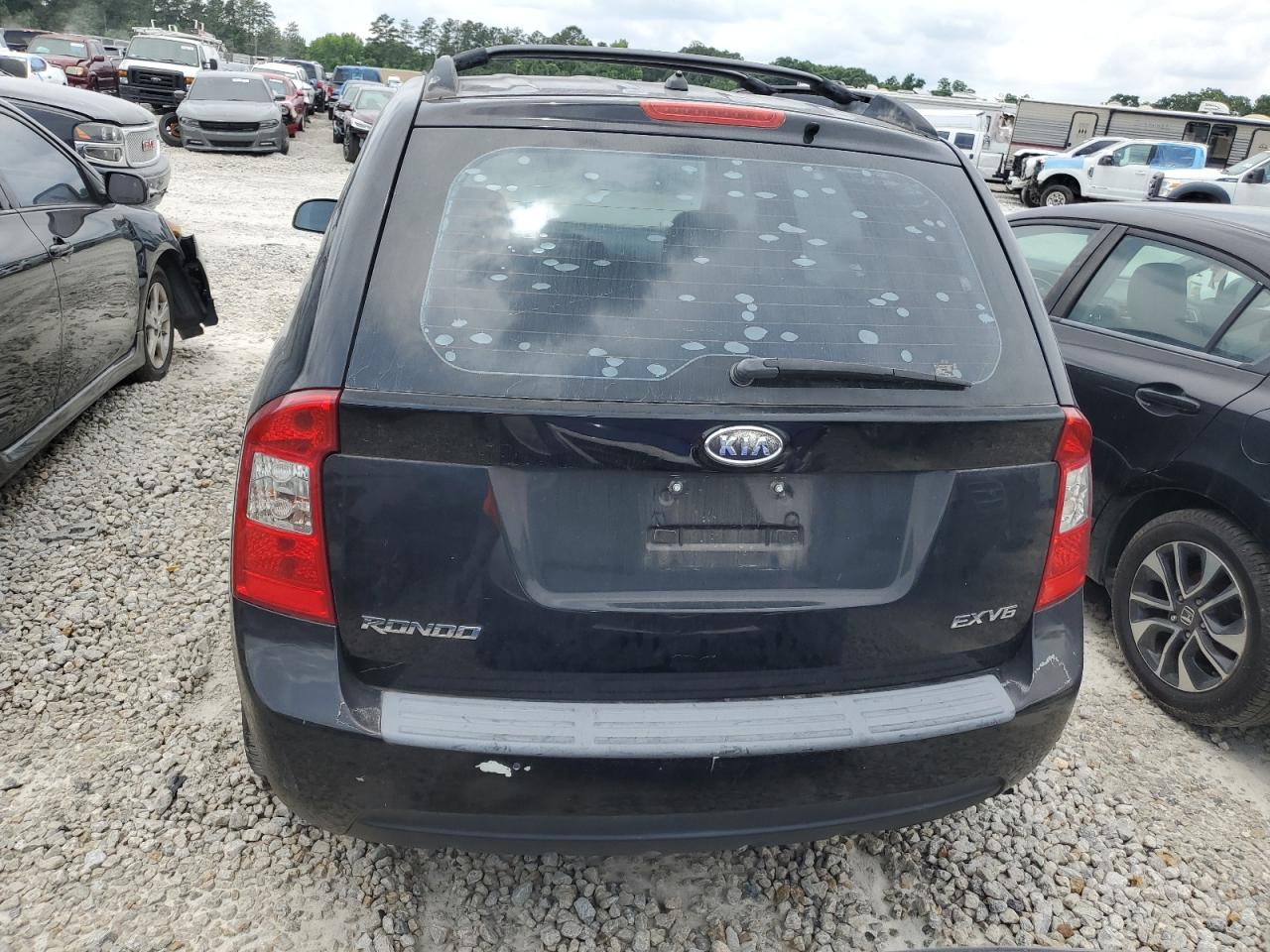 KNAFG526287169053 2008 Kia Rondo Lx