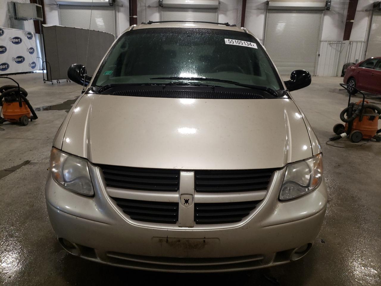 2D4GP44L95R415145 2005 Dodge Grand Caravan Sxt