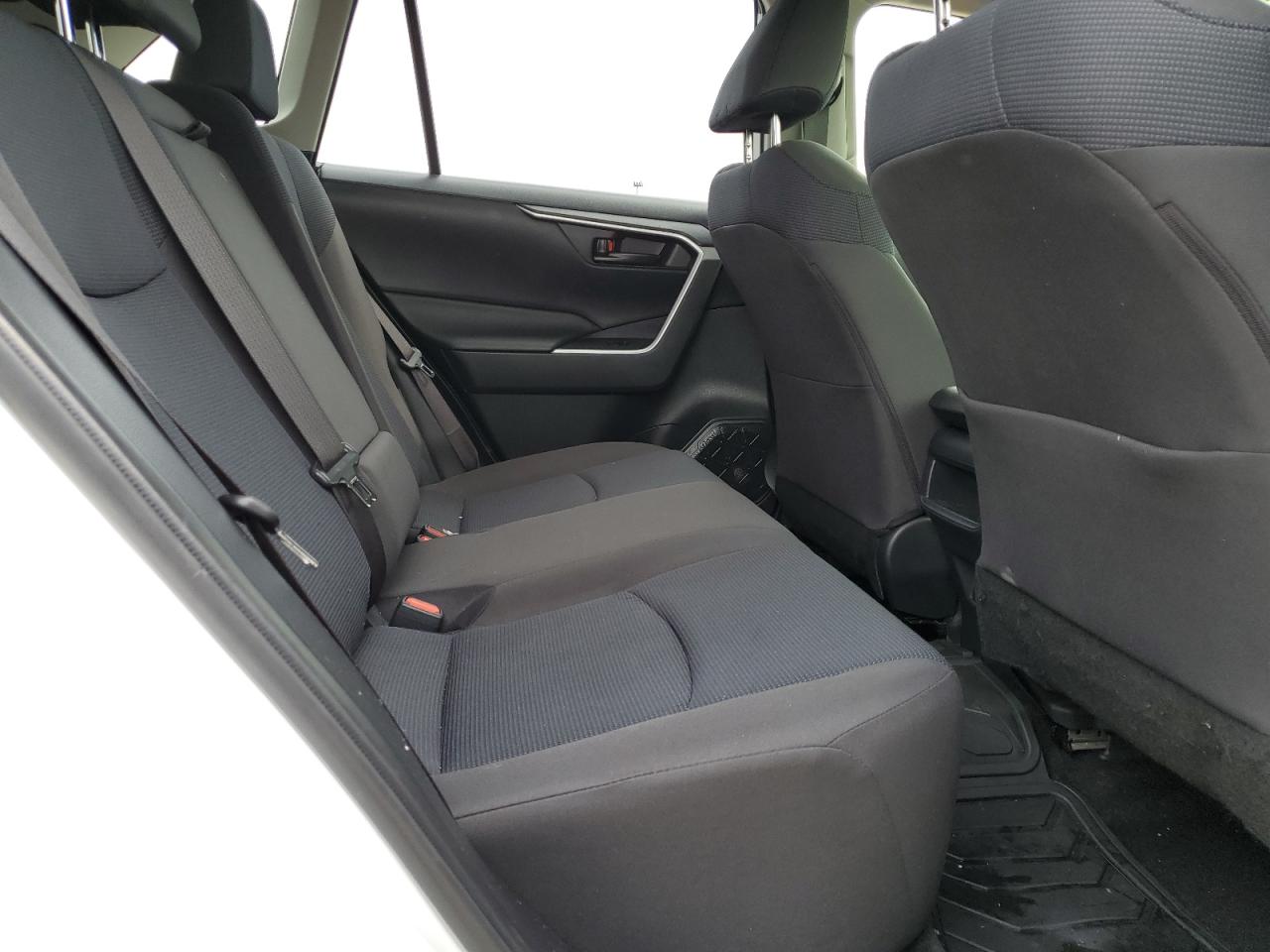 JTMG1RFV2LD049359 2020 Toyota Rav4 Le