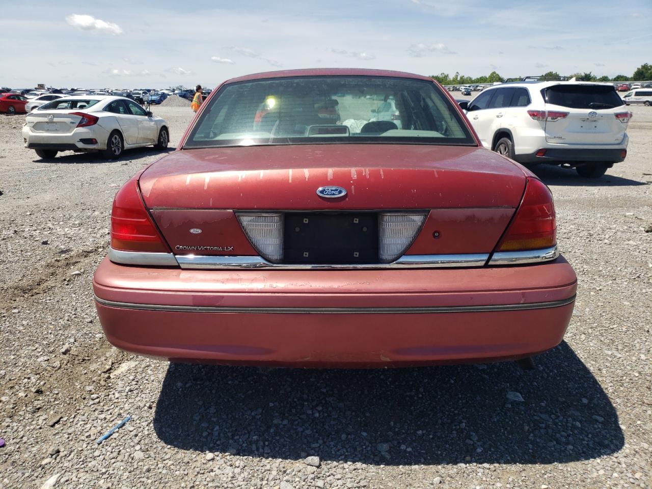 2FAFP74W1WX102498 1998 Ford Crown Victoria Lx