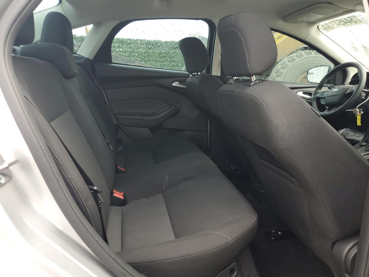 1FADP3F22JL256153 2018 Ford Focus Se