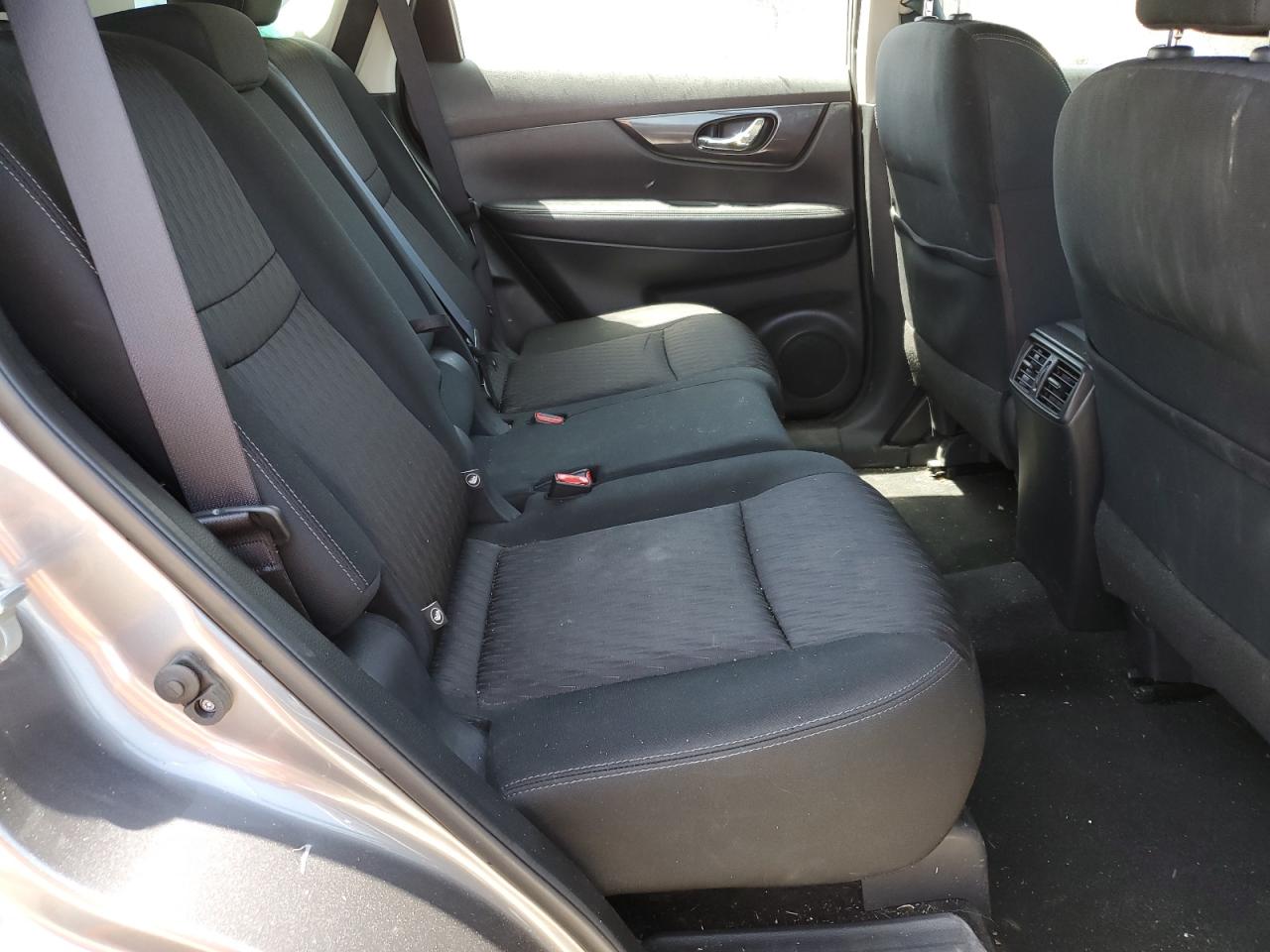 KNMAT2MT1JP582811 2018 Nissan Rogue S