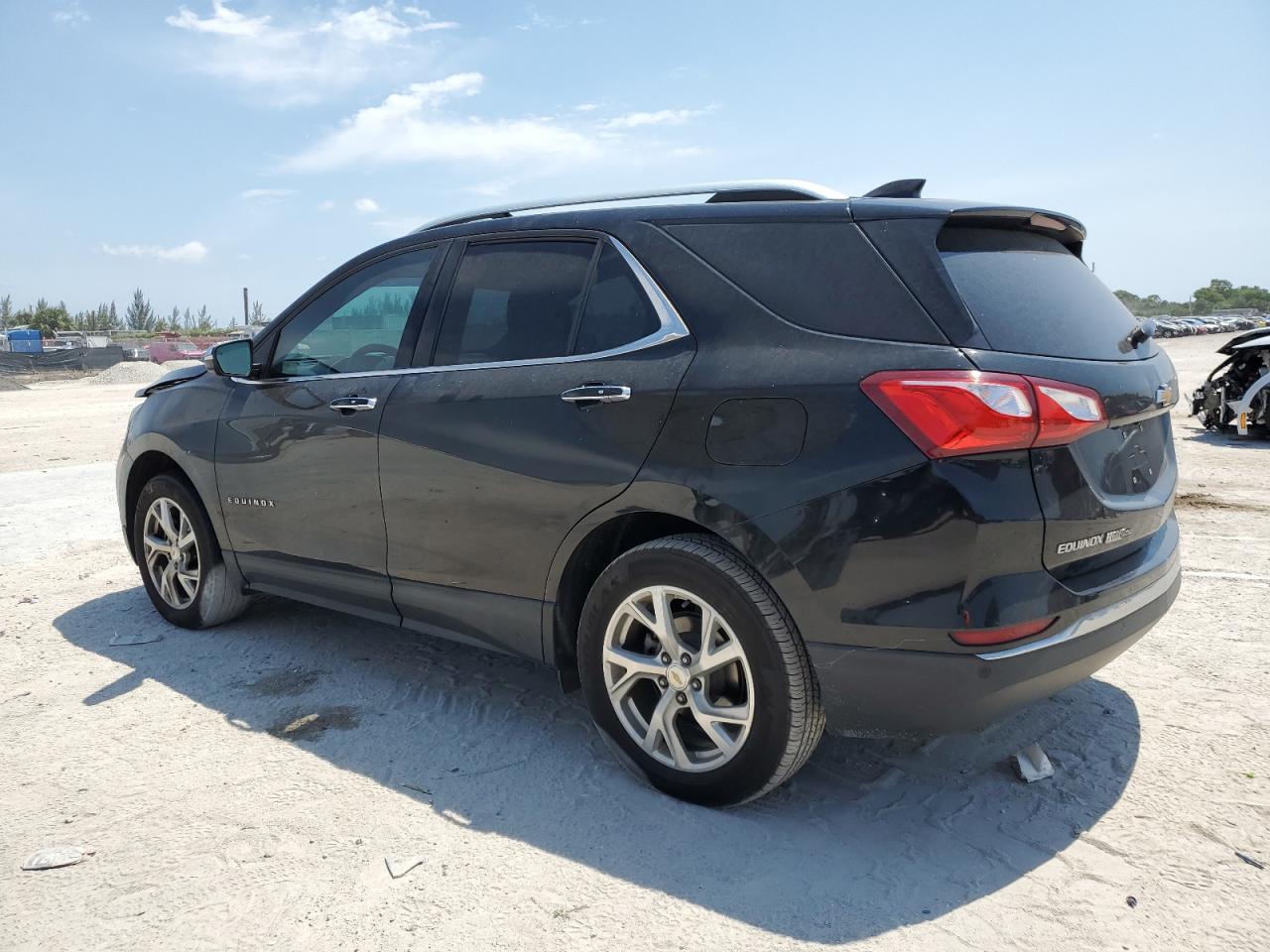 2GNAXVEV5J6268060 2018 Chevrolet Equinox Premier