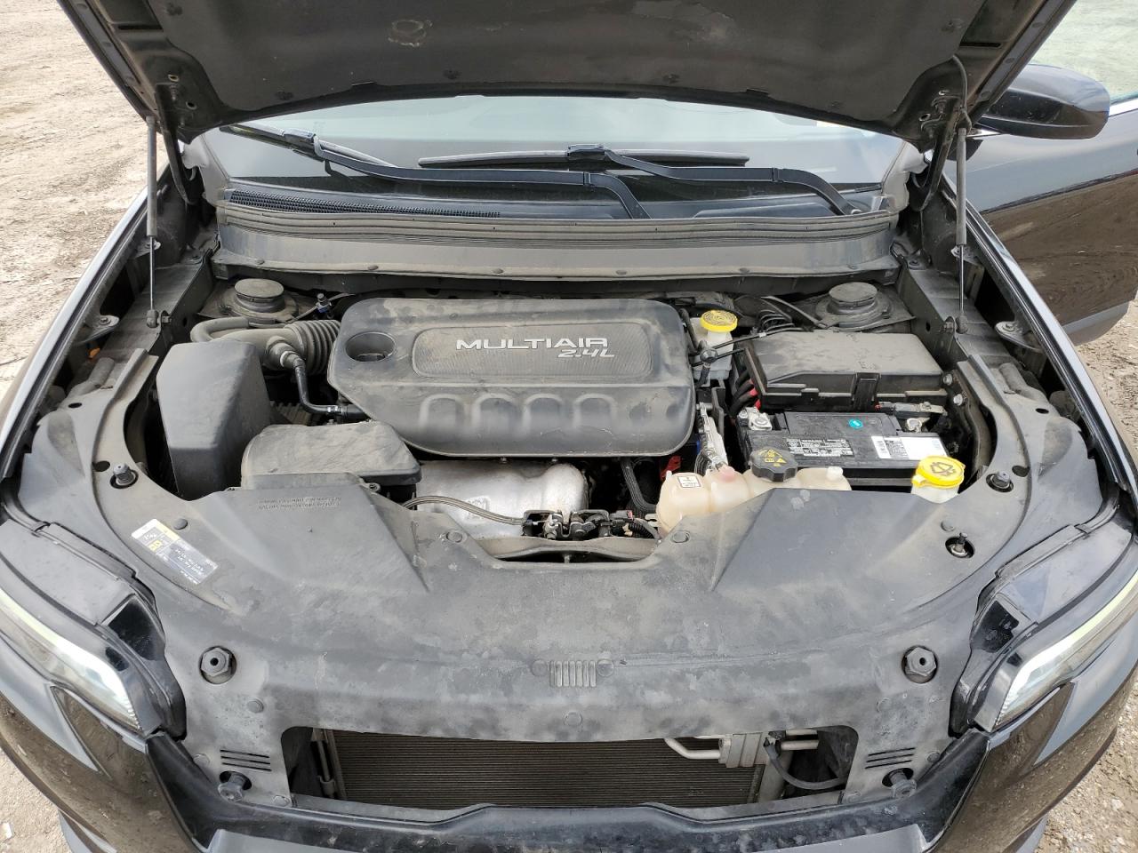 1C4PJLCB2KD108982 2019 Jeep Cherokee Latitude