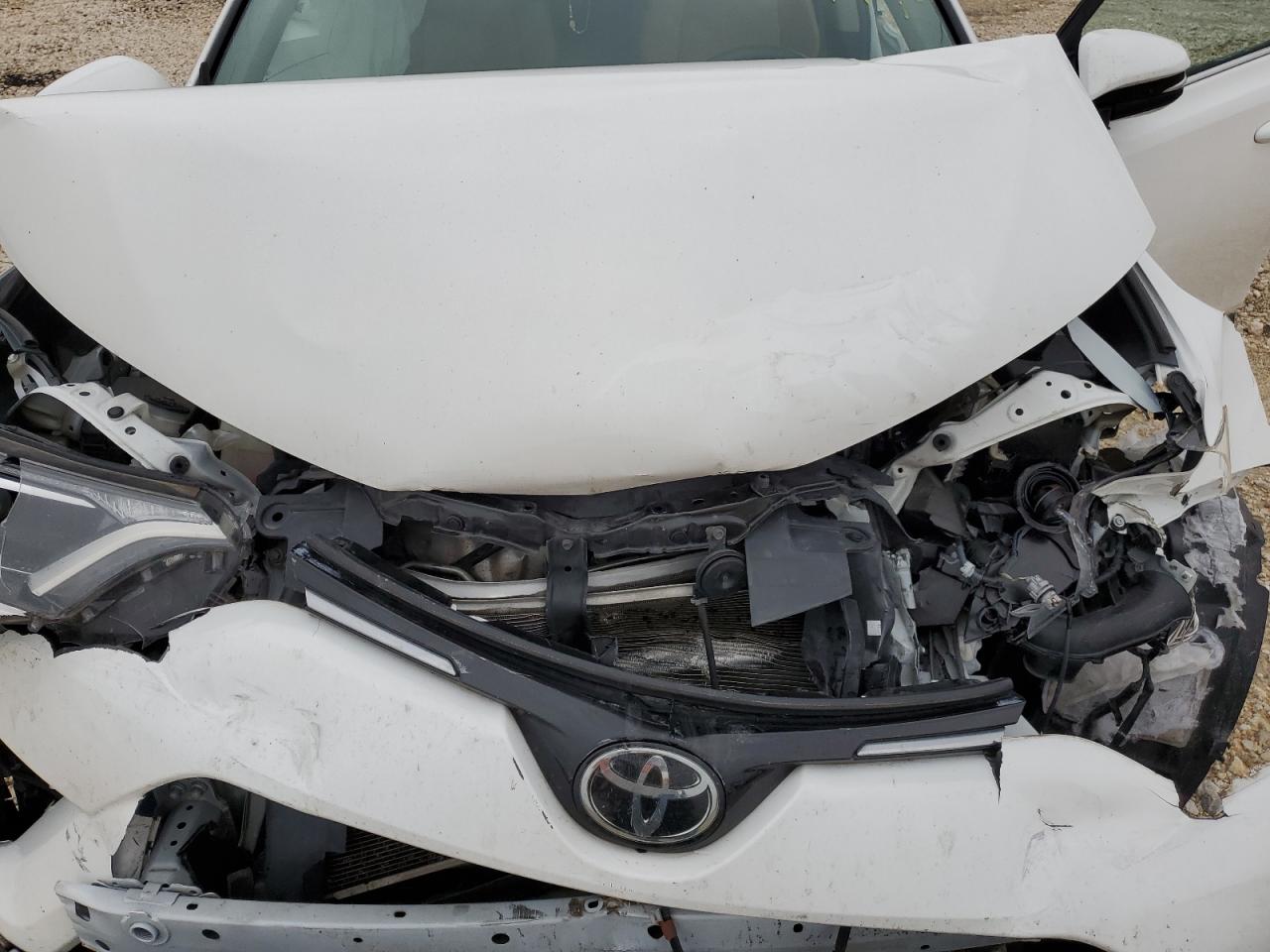 2T3WFREV0HW402173 2017 Toyota Rav4 Xle