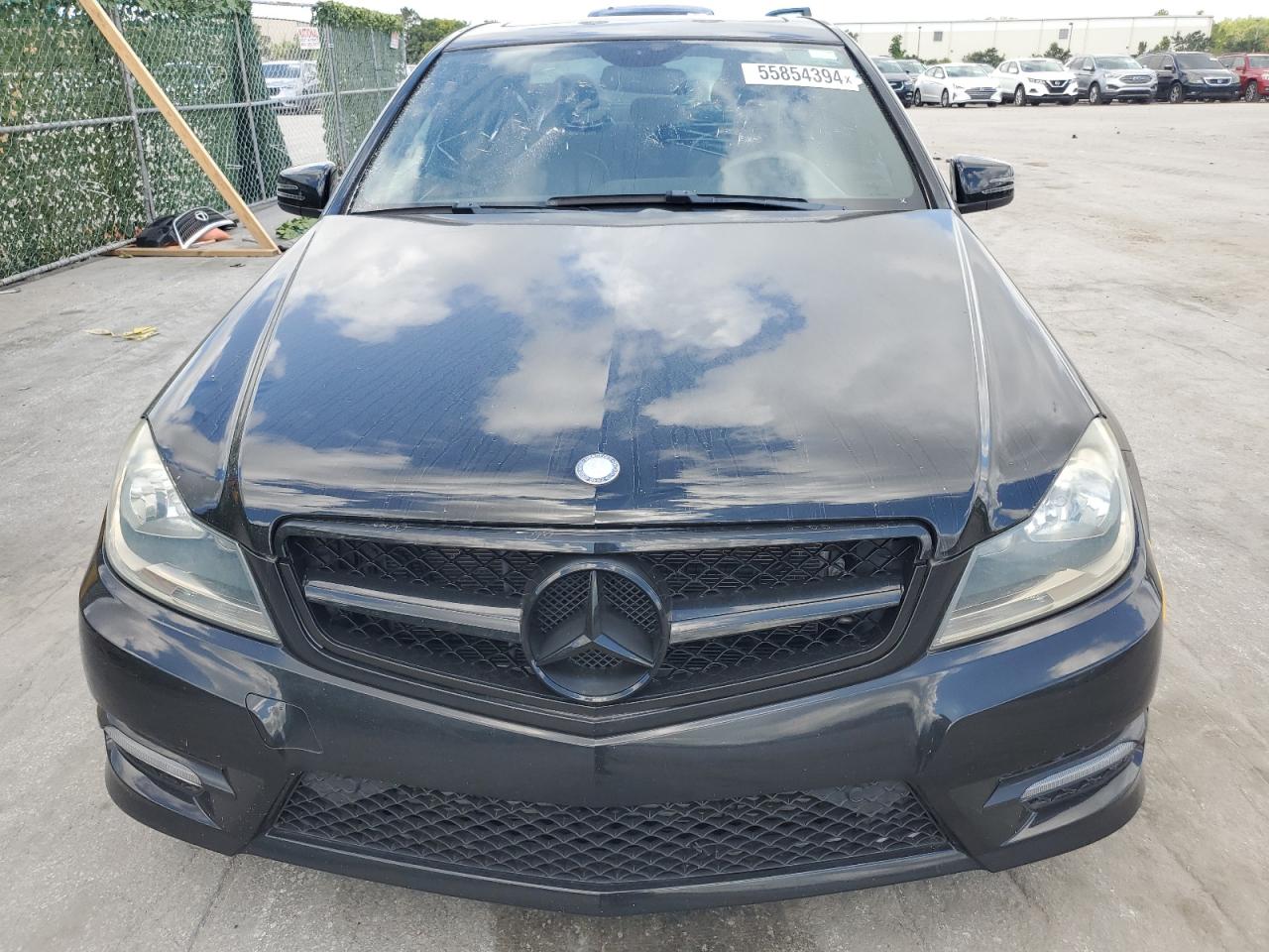 2014 Mercedes-Benz C 250 vin: WDDGF4HB5EG252440