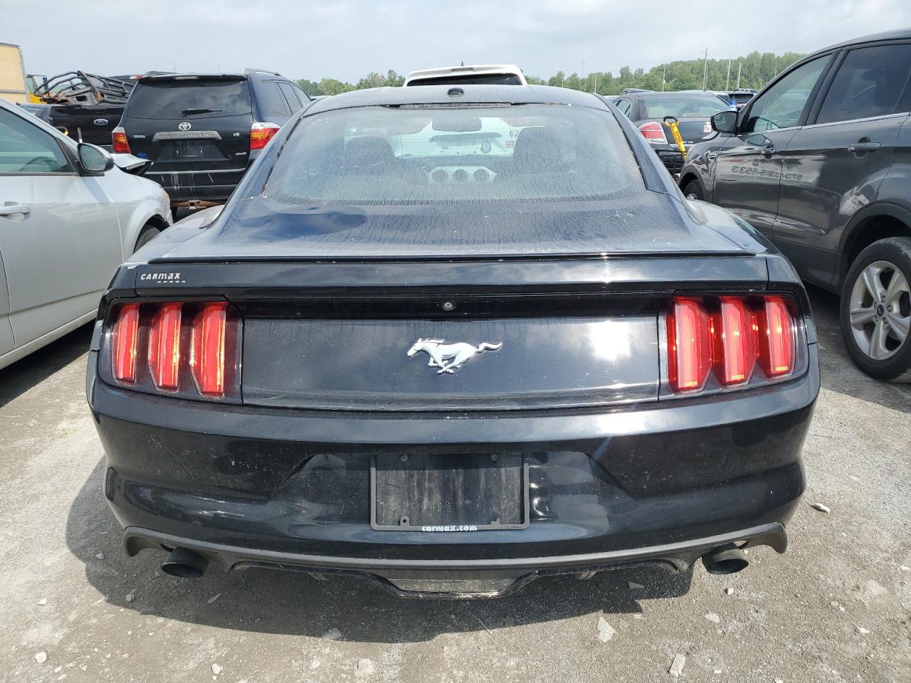 1FA6P8TH1F5318829 2015 Ford Mustang