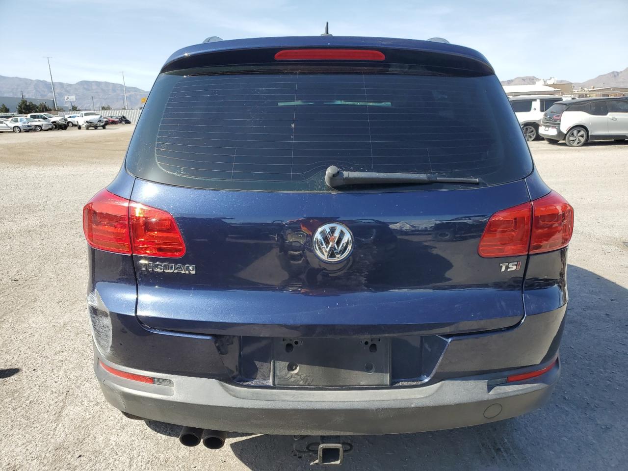 2016 Volkswagen Tiguan S vin: WVGAV7AX8GW524901