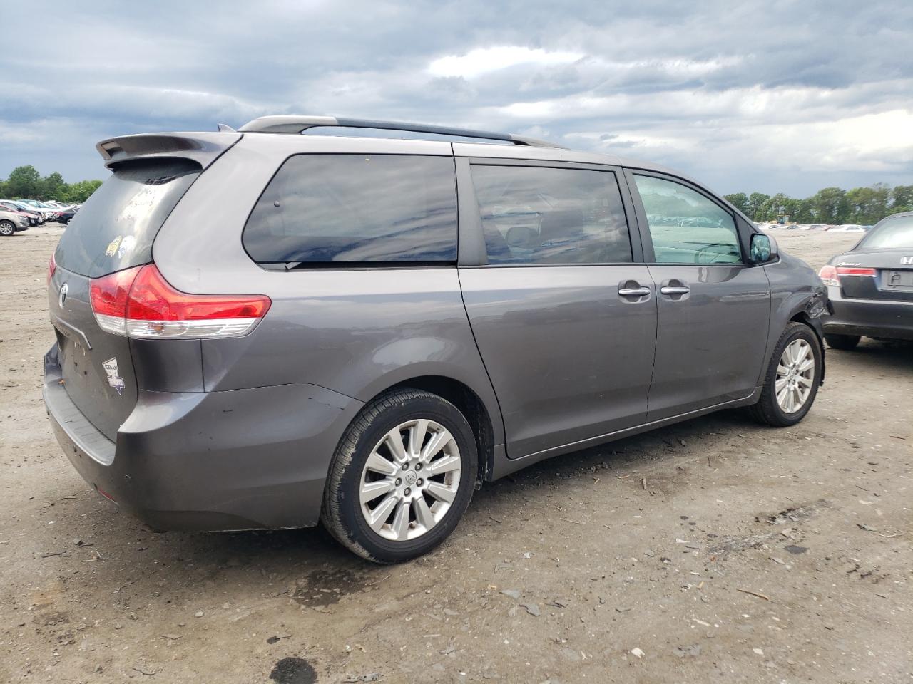 5TDDK3DC4BS026893 2011 Toyota Sienna Xle