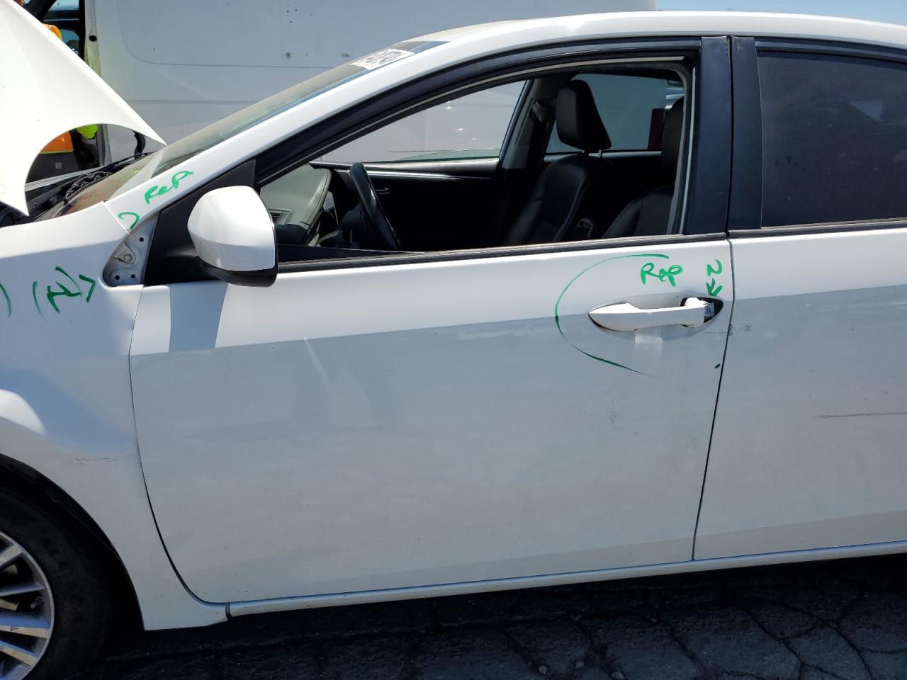 5YFBURHEXEP105627 2014 Toyota Corolla L